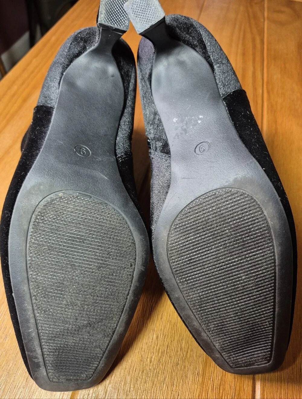 Comfort est 1946 Kitten Heel Velvet Booties With Rhinestone Bow - Size 9